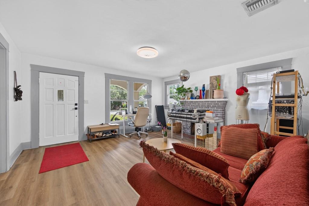 6020 N FLORA VISTA AVE — photo 5