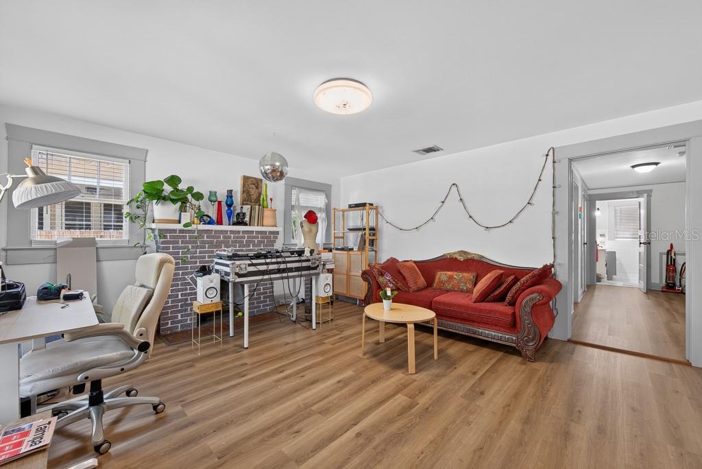 6020 N FLORA VISTA AVE — photo 3
