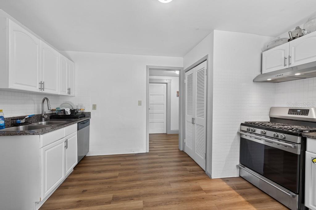 6020 N FLORA VISTA AVE — photo 13