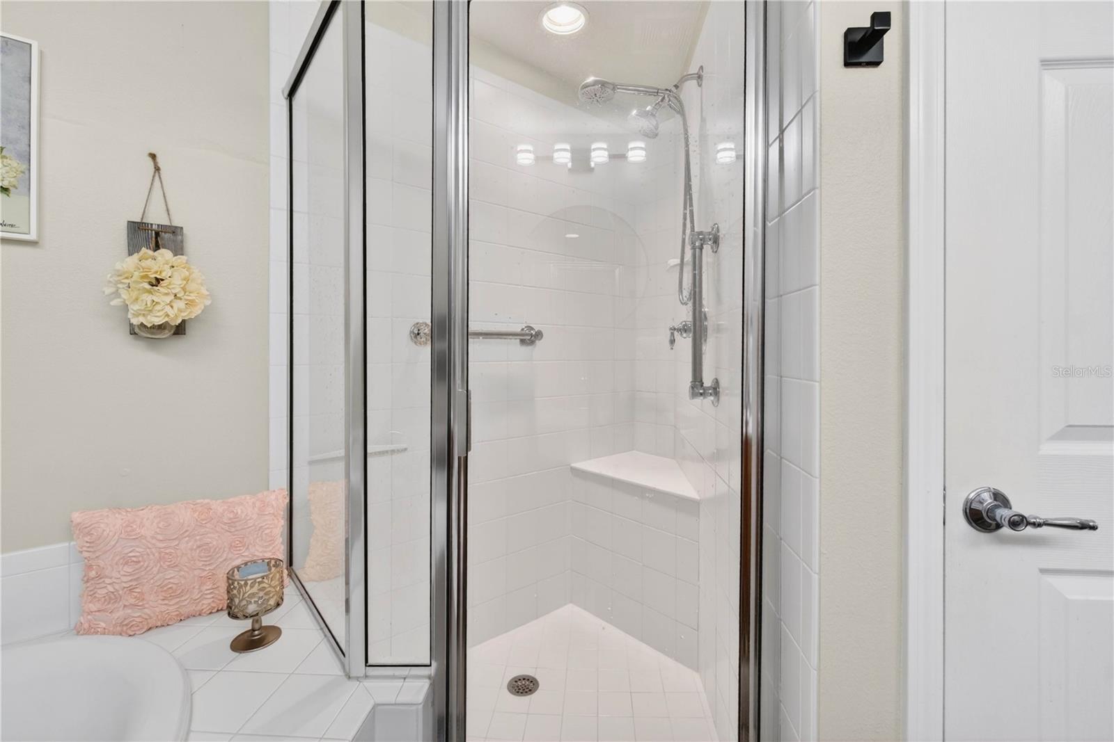 852 LANTERN WAY — photo 33