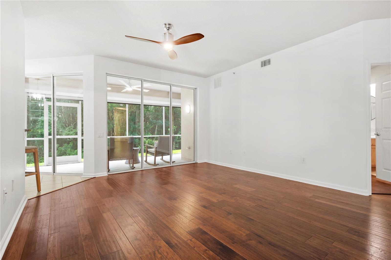 852 LANTERN WAY — photo 17