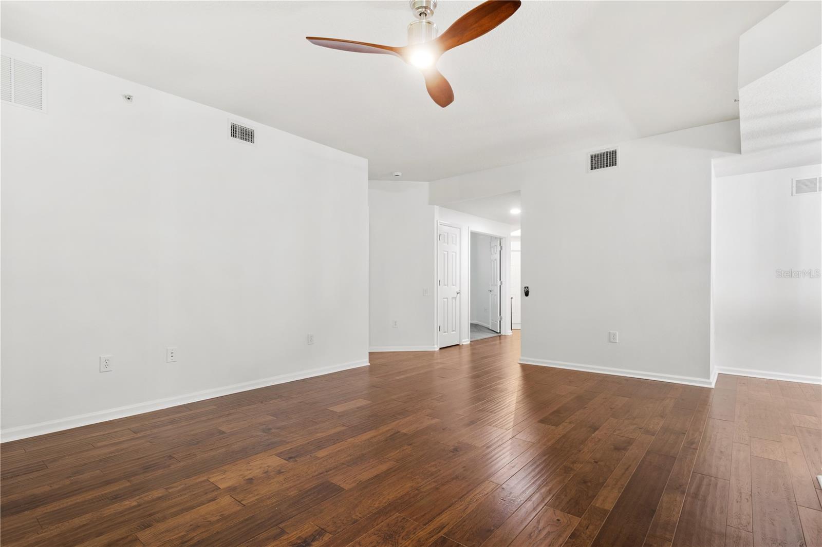 852 LANTERN WAY — photo 18