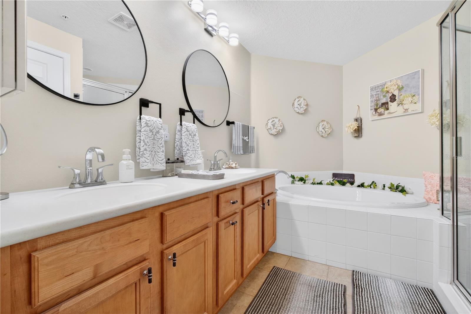 852 LANTERN WAY — photo 31