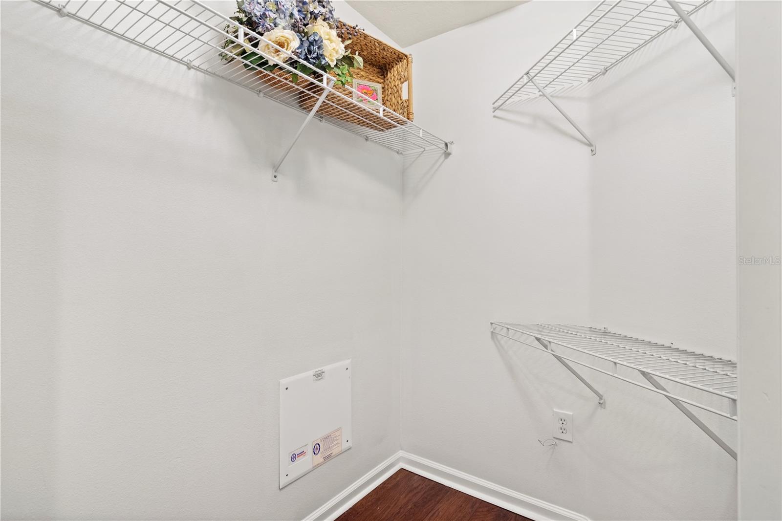 852 LANTERN WAY — photo 35