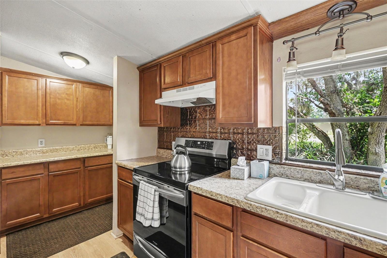 10239 LYONS AVE — photo 16
