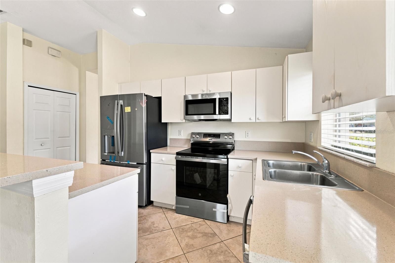 11331 COCONUT ISLAND DR — photo 8