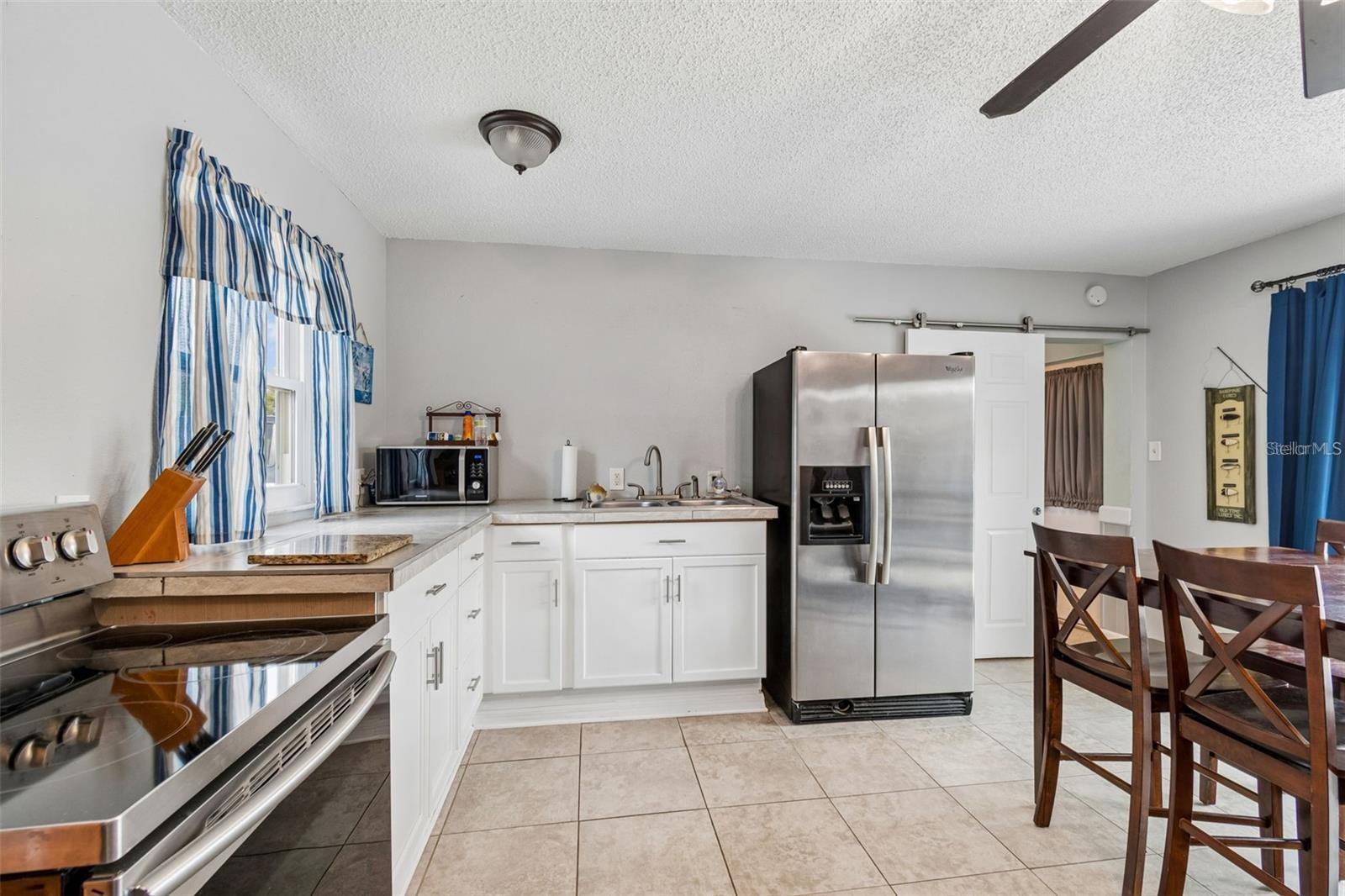 4306 NEWBURY DR — photo 32