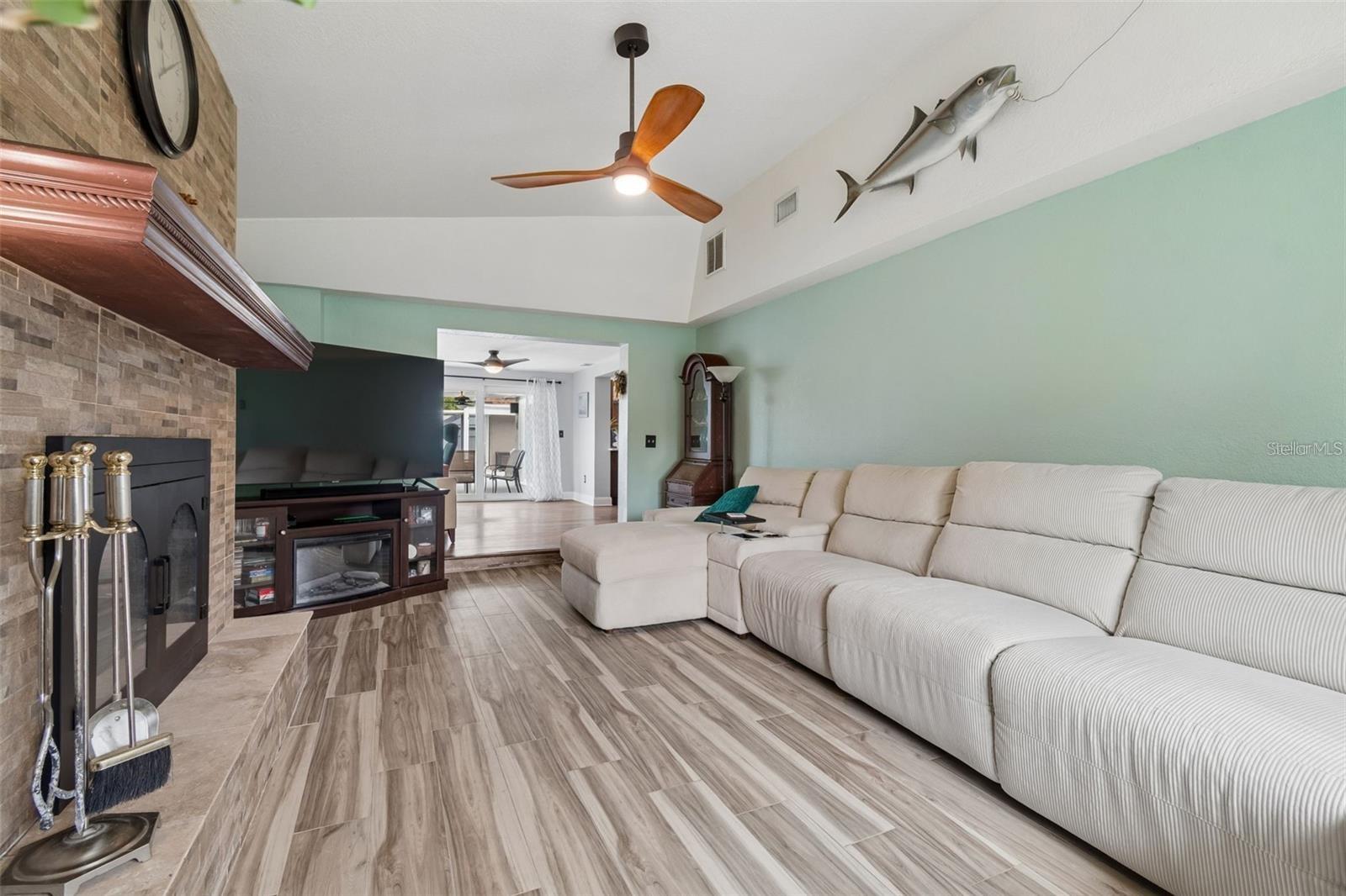 4306 NEWBURY DR — photo 6