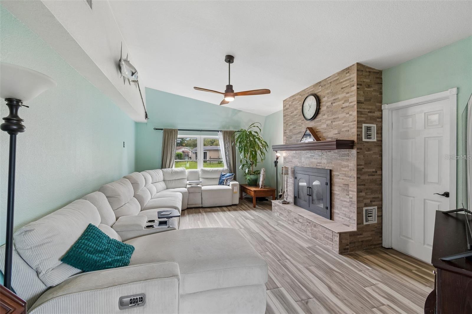 4306 NEWBURY DR — photo 5