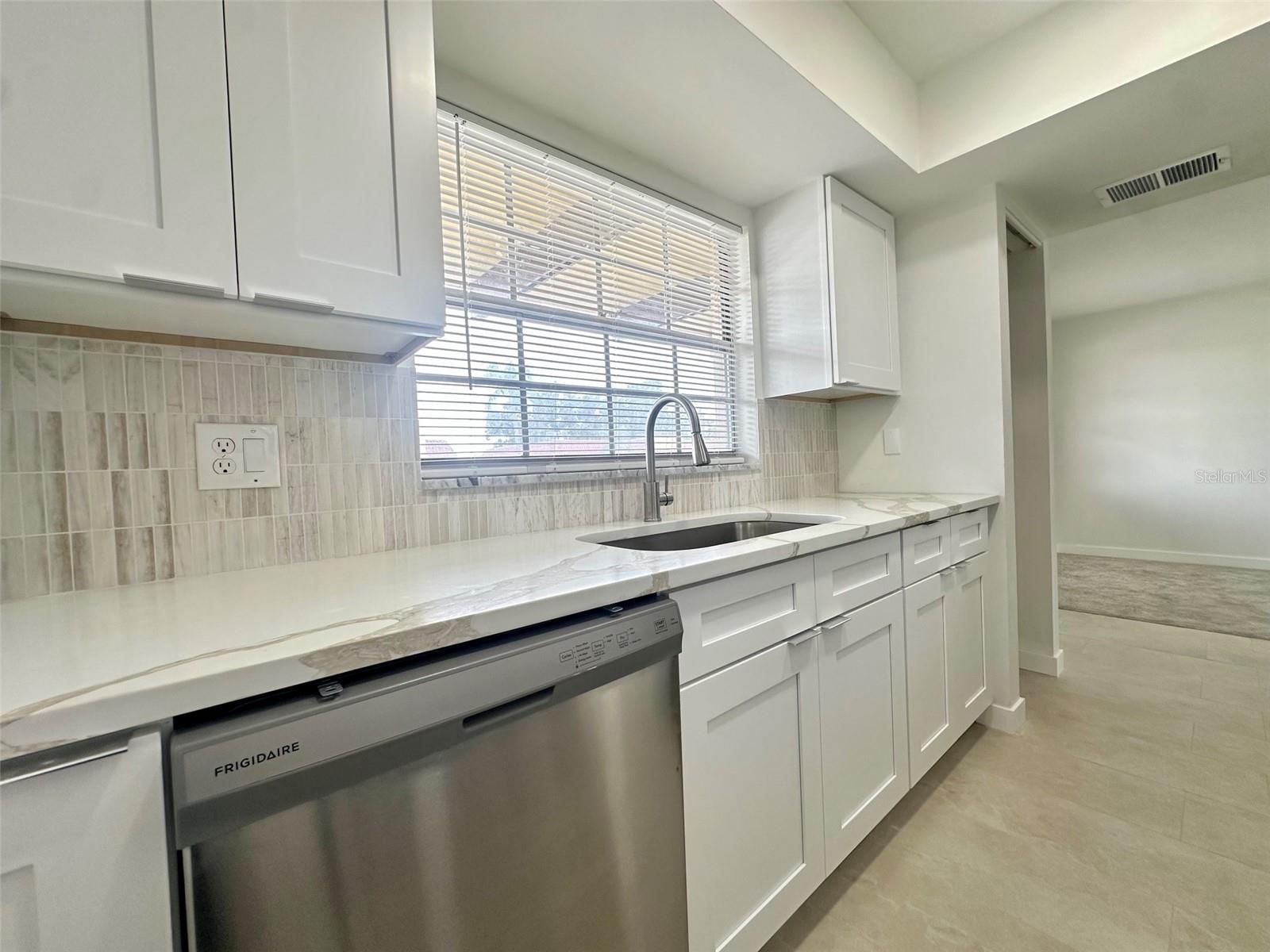 1845 S HIGHLAND AVE #6-11 — photo 4