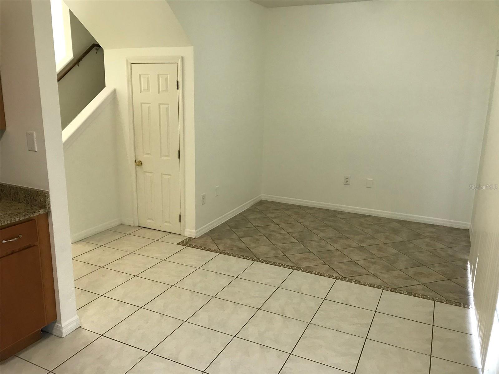 7635 PLANTATION CIR #7635 — photo 5