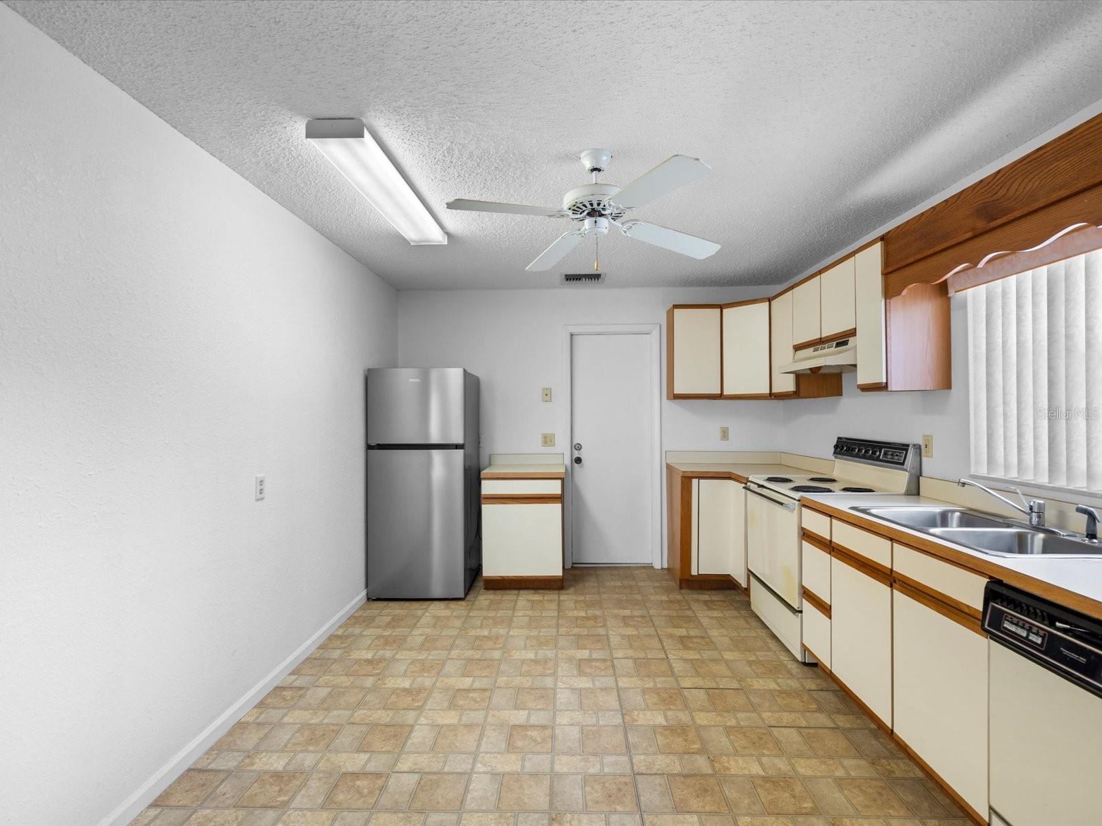 8720 AIRWAY BLVD — photo 52