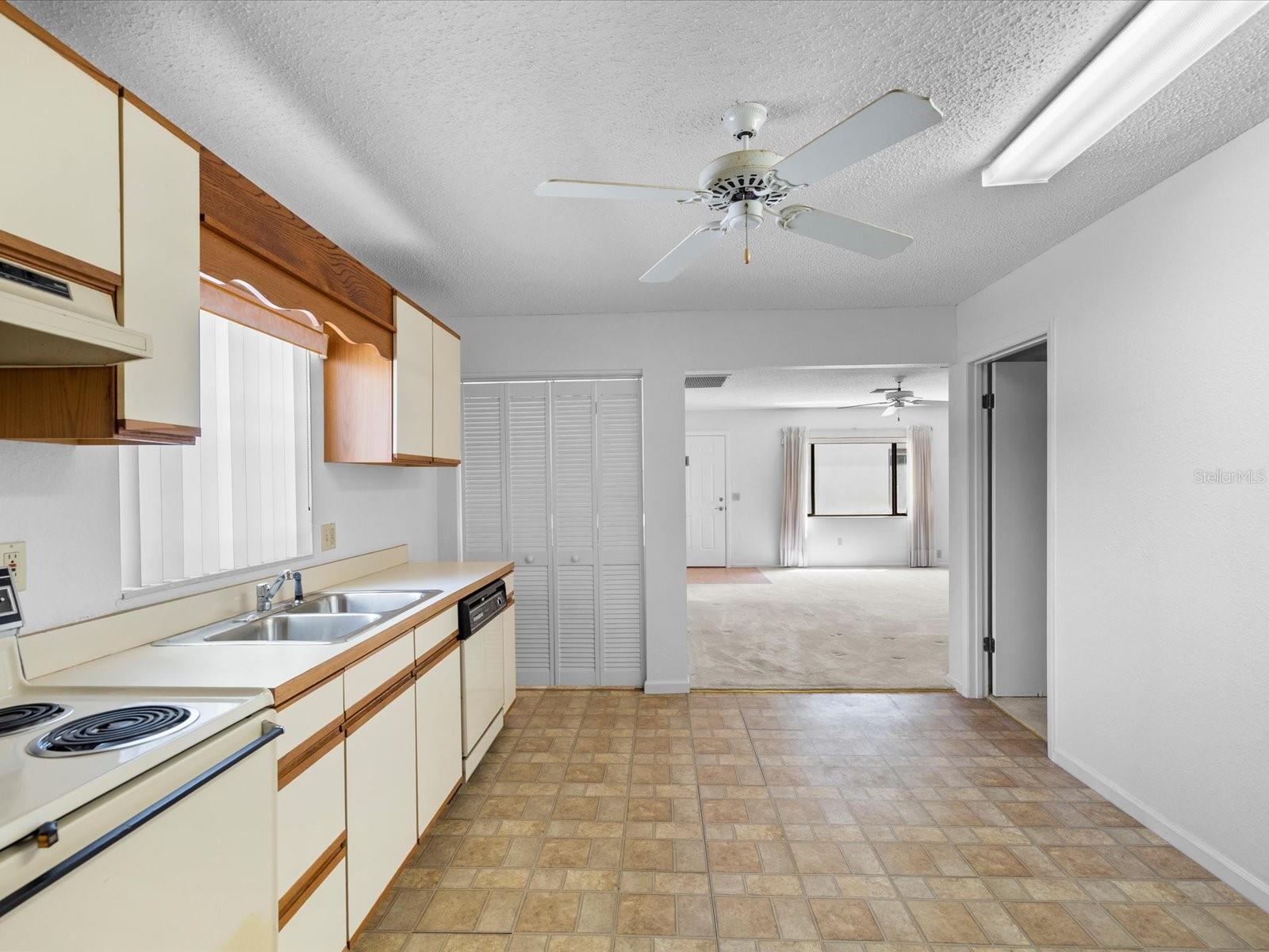 8720 AIRWAY BLVD — photo 53