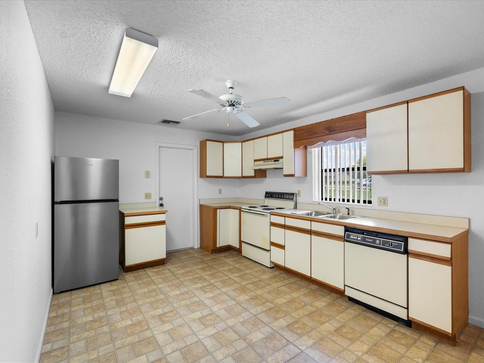 8720 AIRWAY BLVD — photo 51