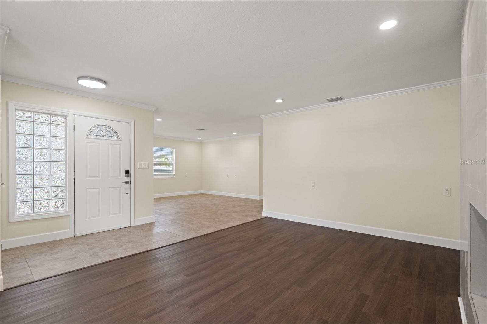 4247 HELENA ST NE — photo 7