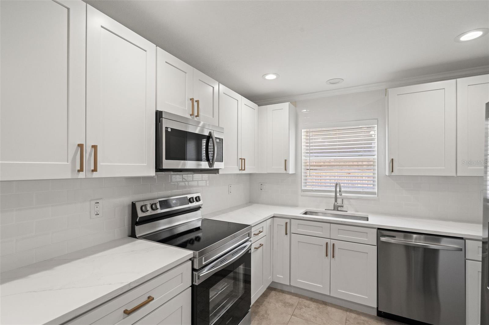 4247 HELENA ST NE — photo 14