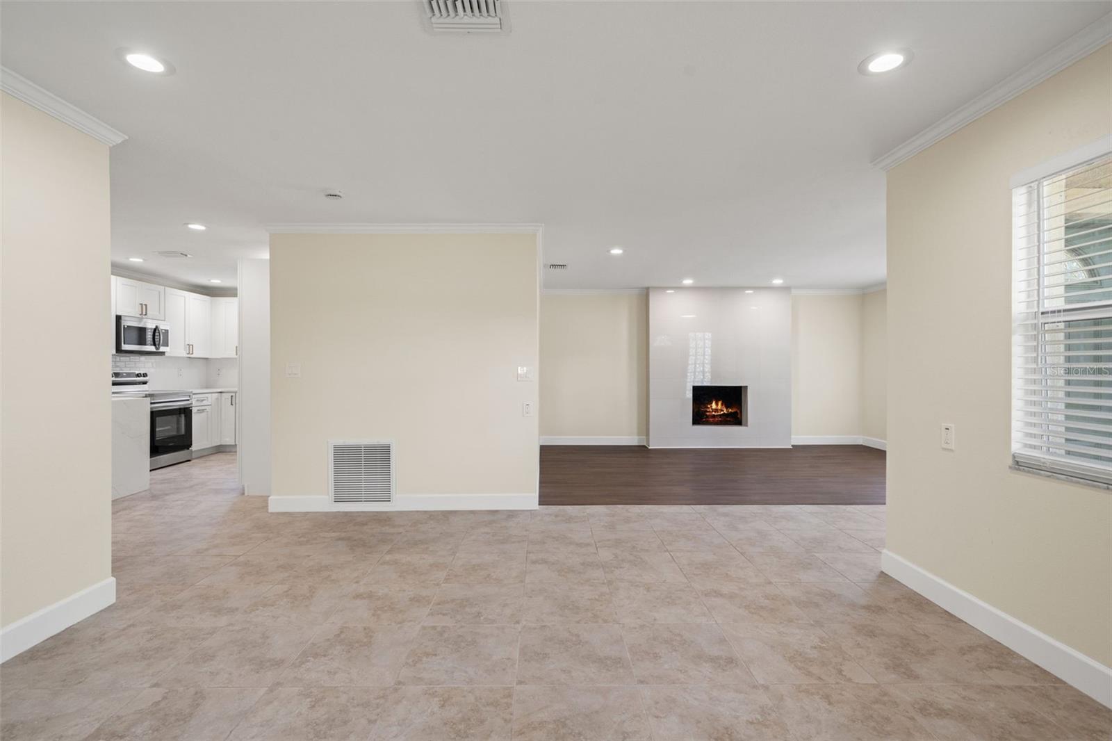 4247 HELENA ST NE — photo 8