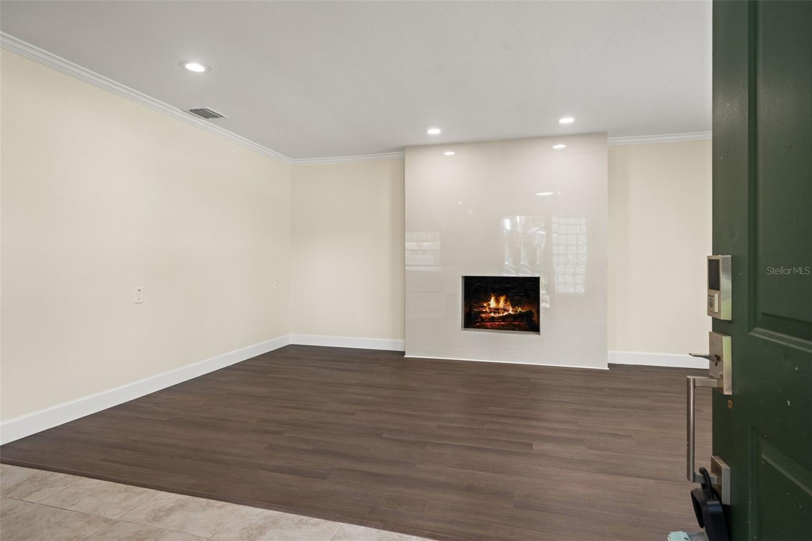 4247 HELENA ST NE — photo 5