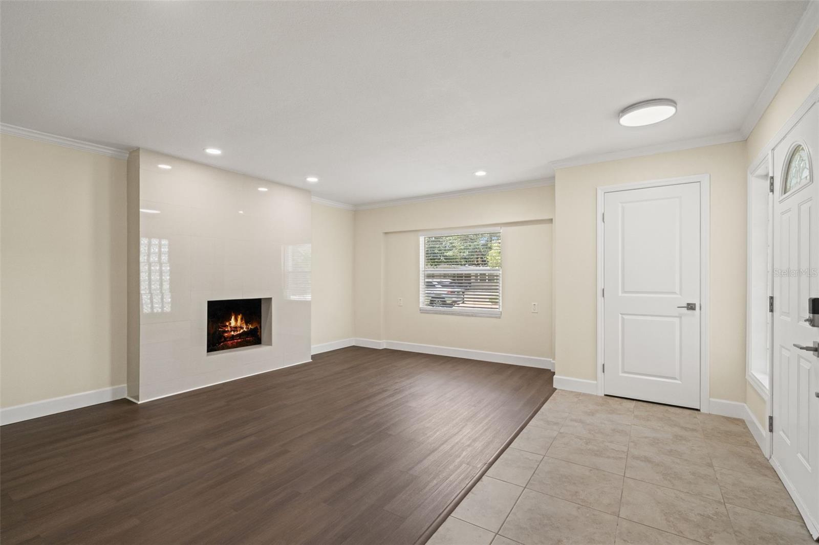 4247 HELENA ST NE — photo 6
