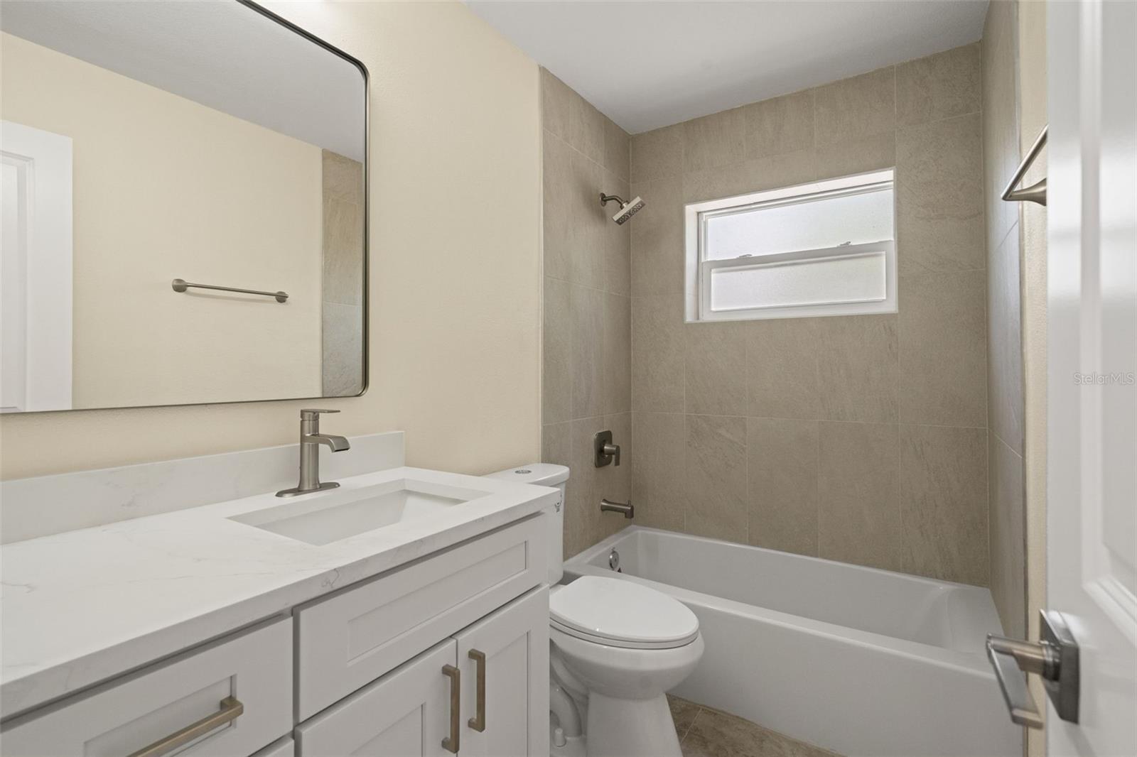 4247 HELENA ST NE — photo 26