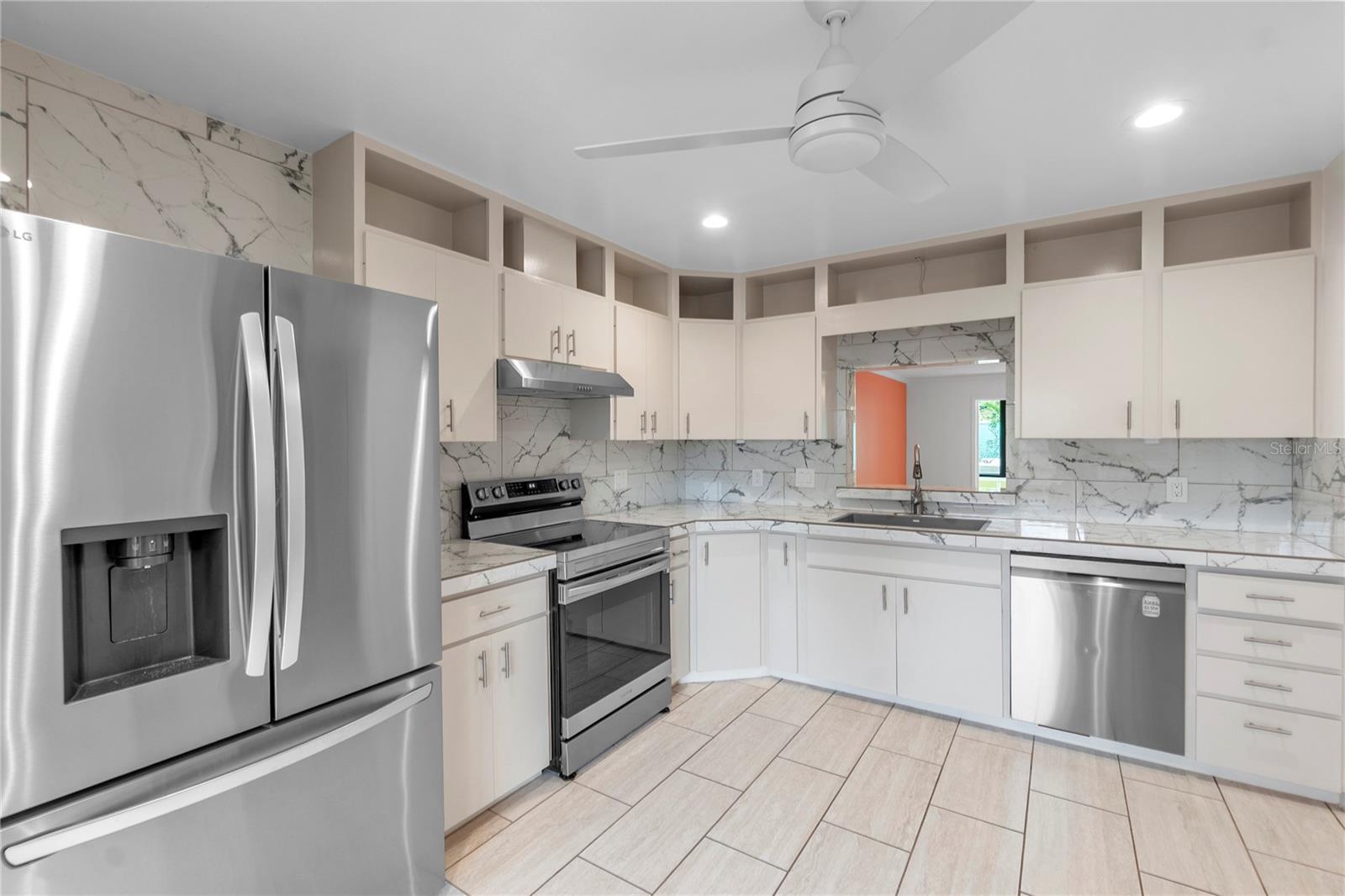 511 LAKESIDE DR #511 — photo 5
