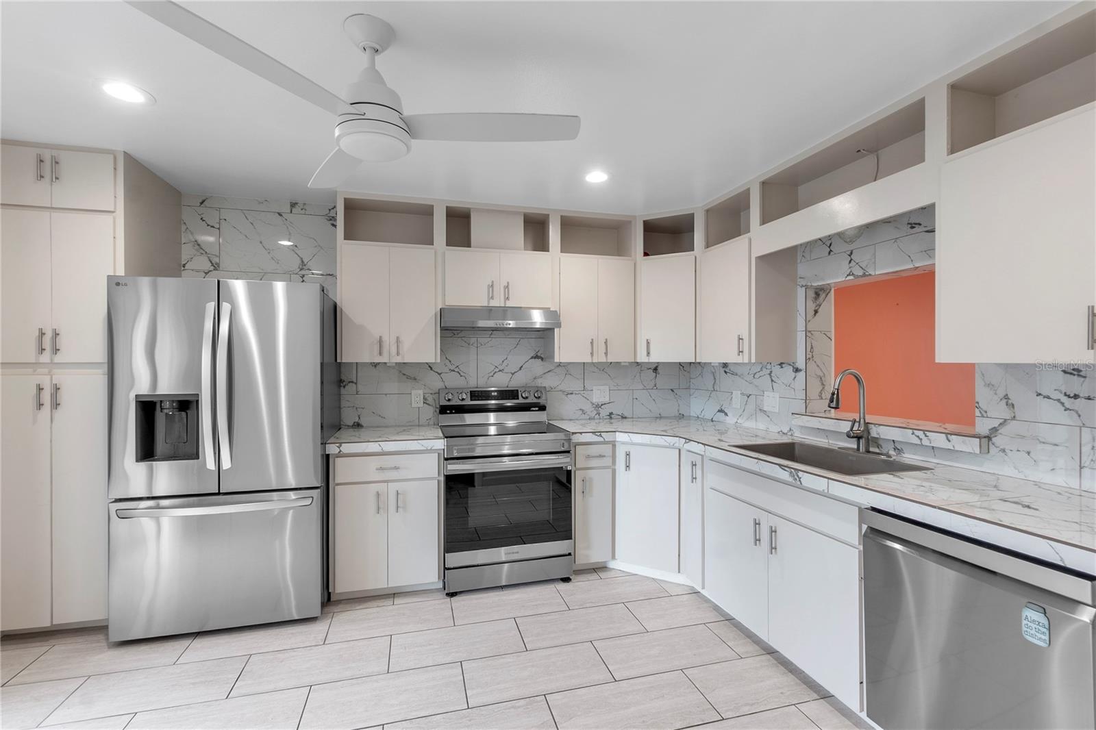 511 LAKESIDE DR #511 — photo 4