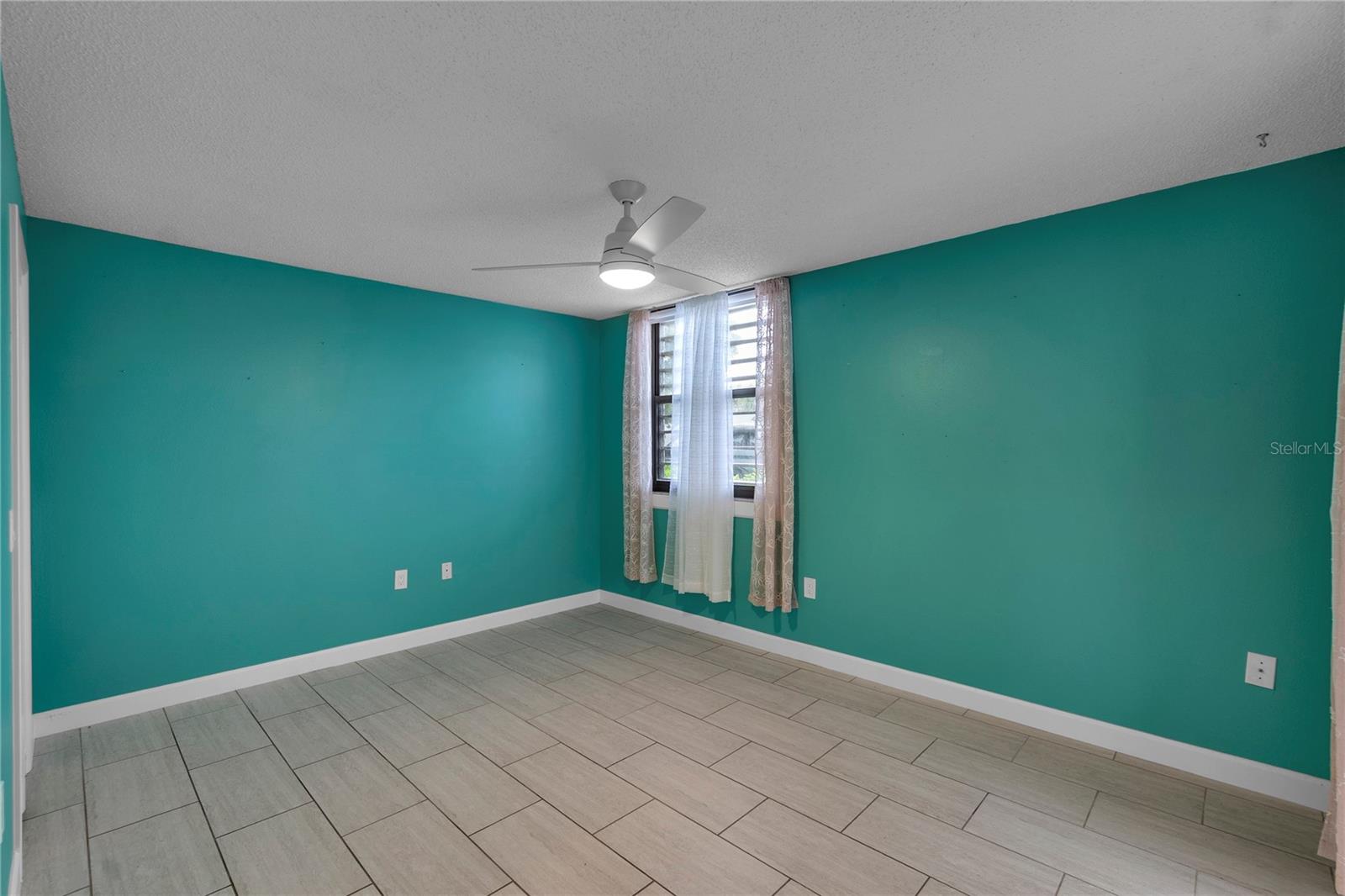 511 LAKESIDE DR #511 — photo 18