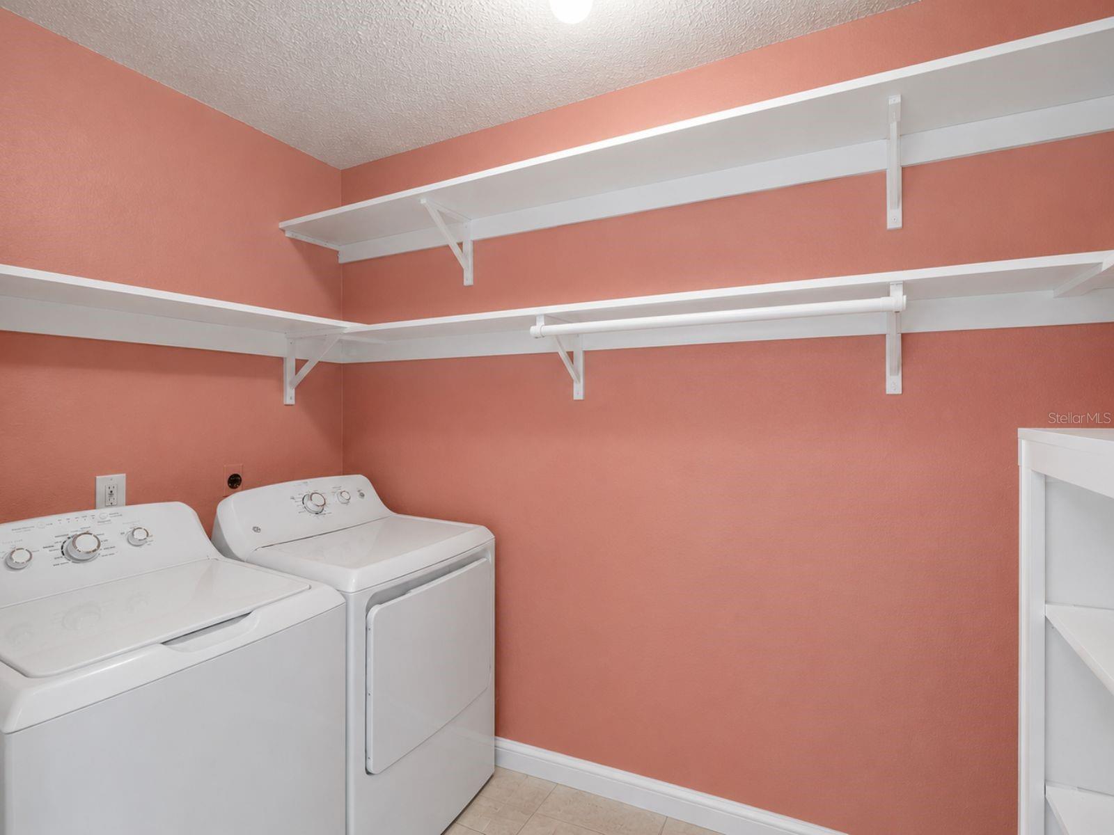 511 LAKESIDE DR #511 — photo 28