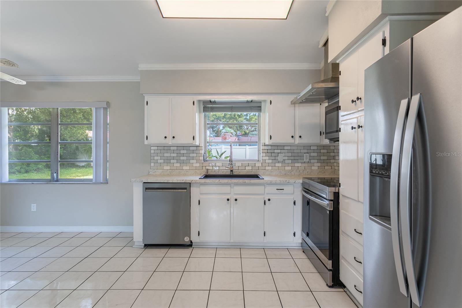 6518 WALTON WAY — photo 12