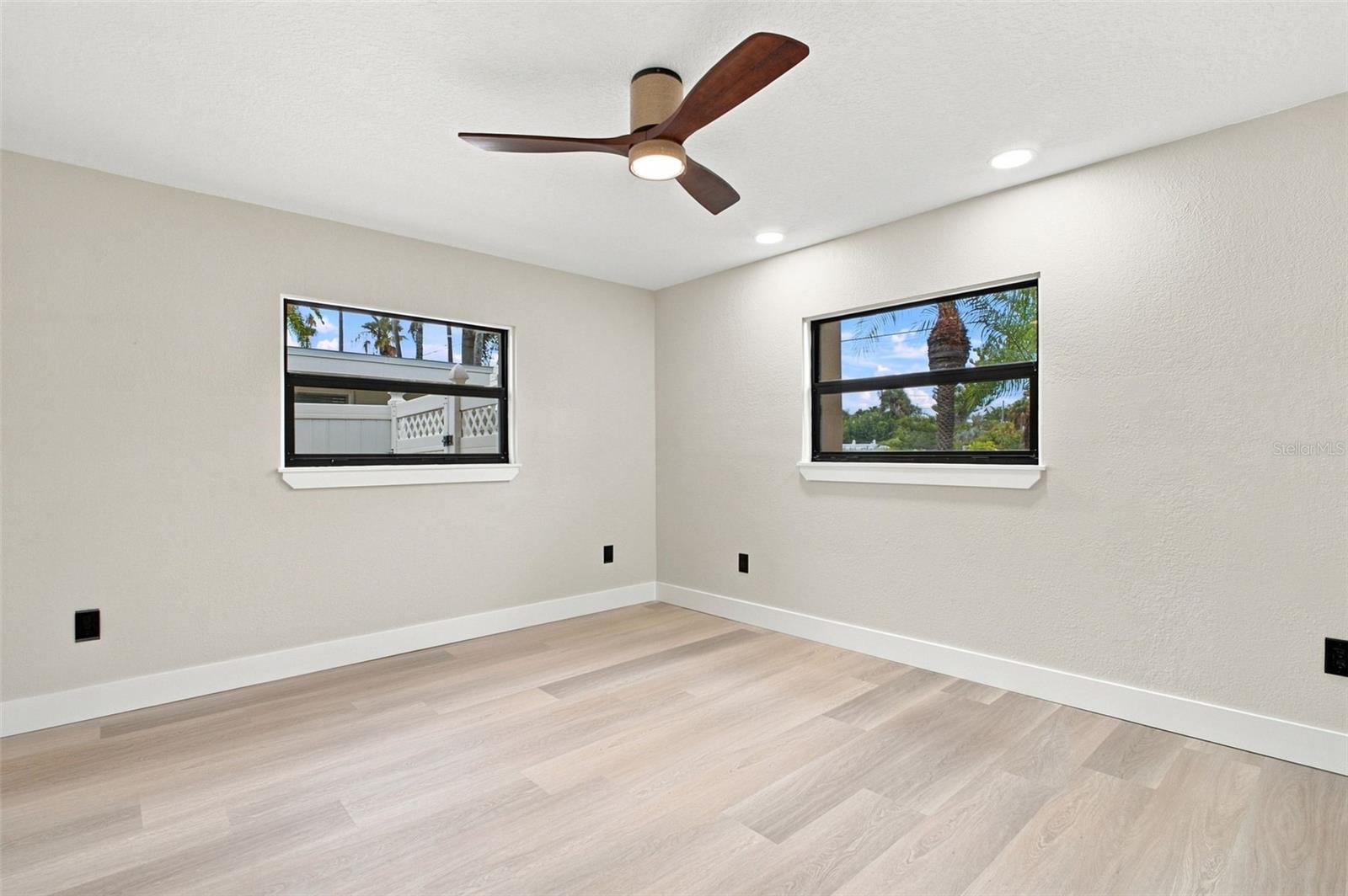15918 REDINGTON DR — photo 41