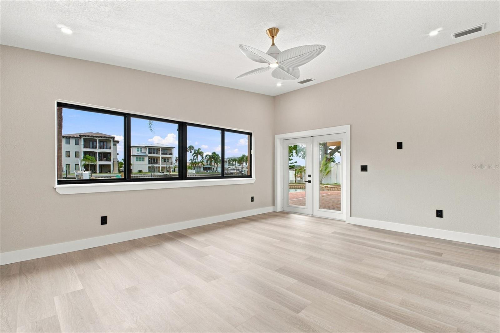 15918 REDINGTON DR — photo 29