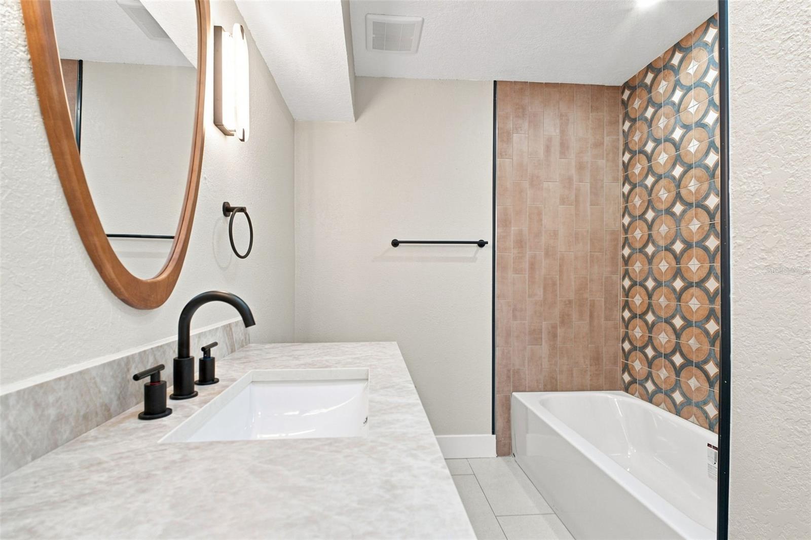 15918 REDINGTON DR — photo 38