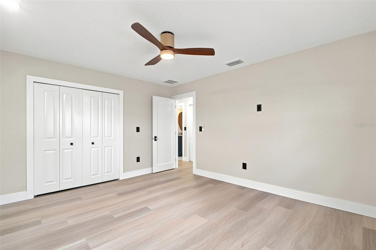 15918 REDINGTON DR — photo 42