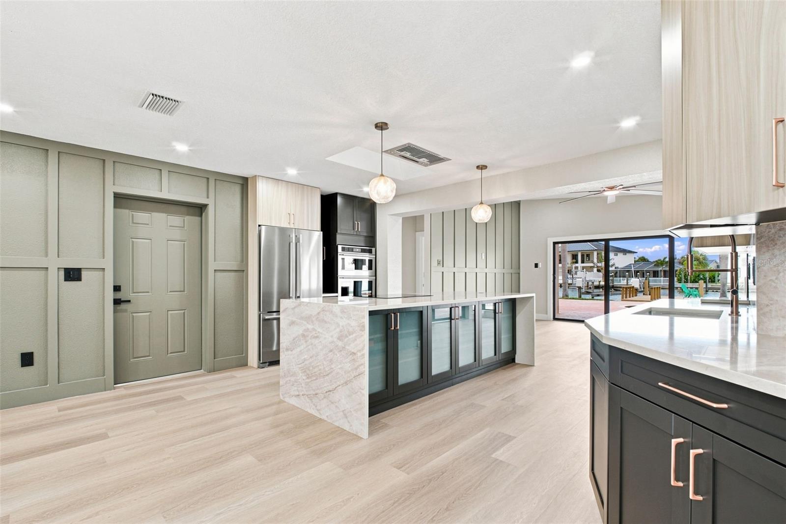 15918 REDINGTON DR — photo 19