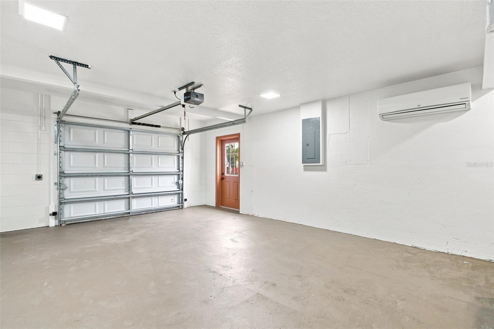15918 REDINGTON DR — photo 61