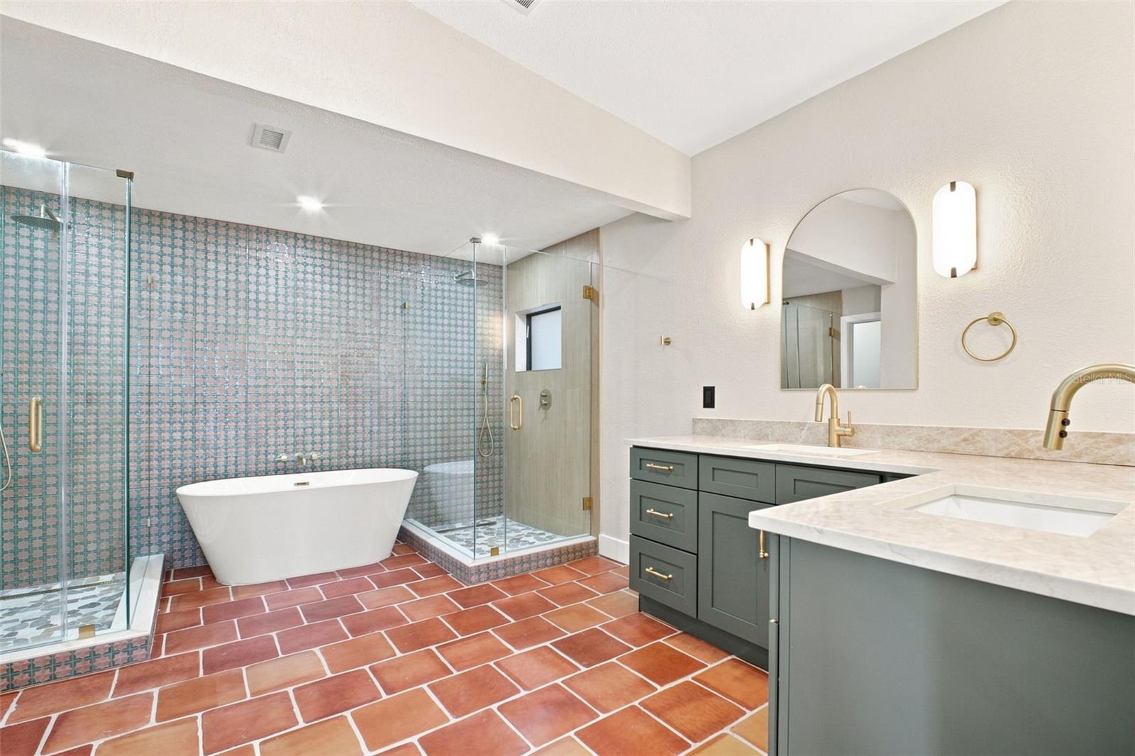 15918 REDINGTON DR — photo 31