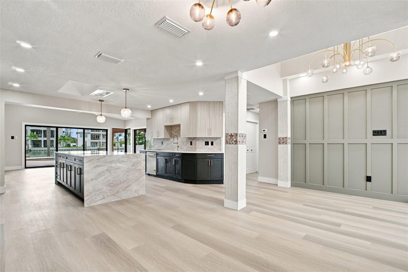 15918 REDINGTON DR — photo 12