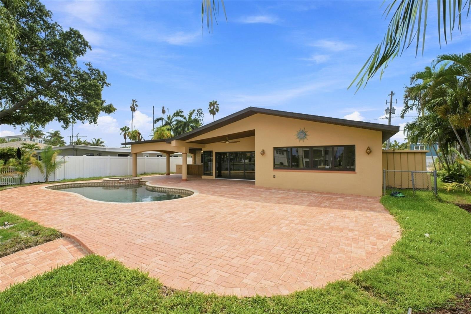 15918 REDINGTON DR — photo 54