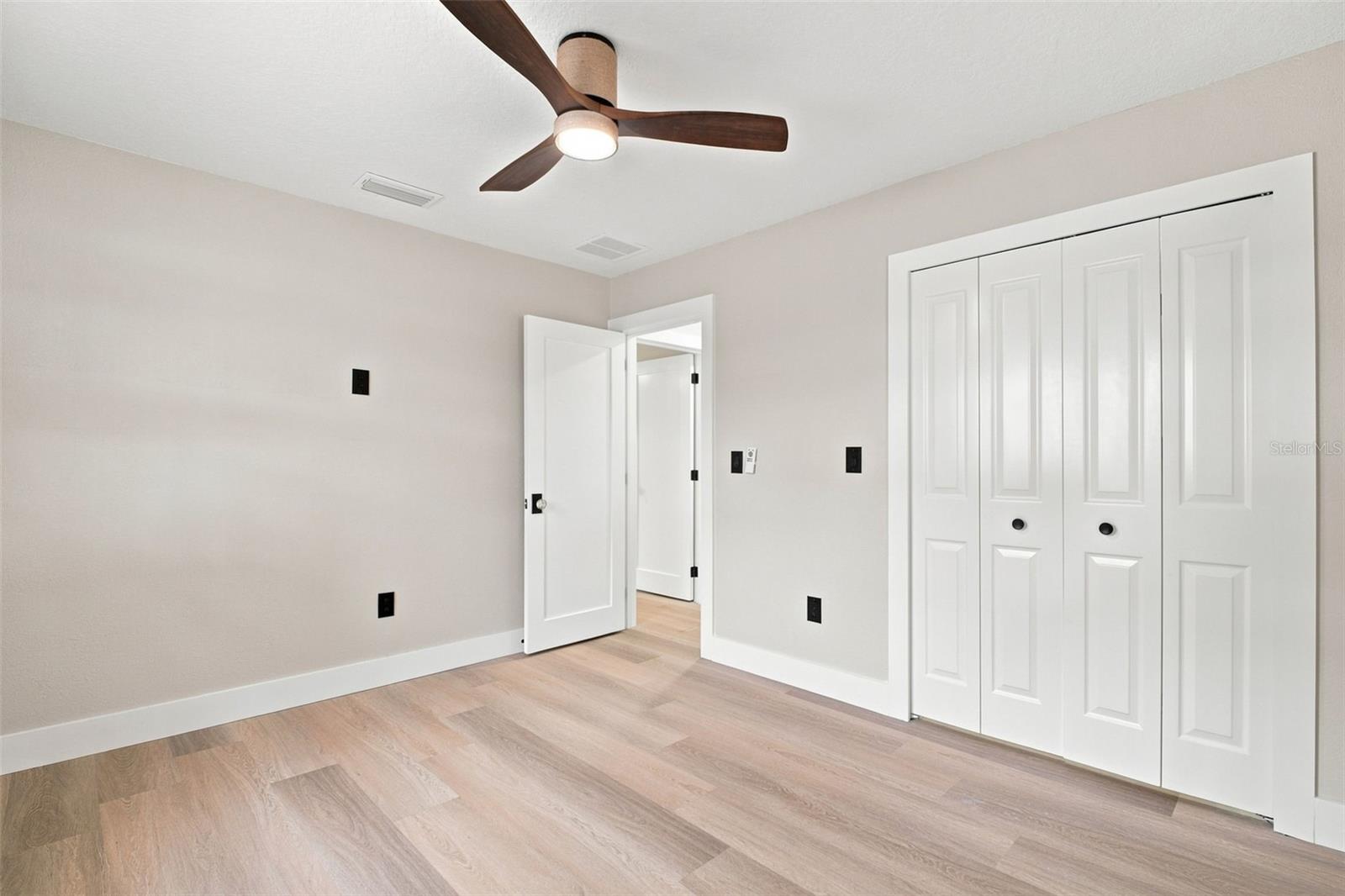 15918 REDINGTON DR — photo 37