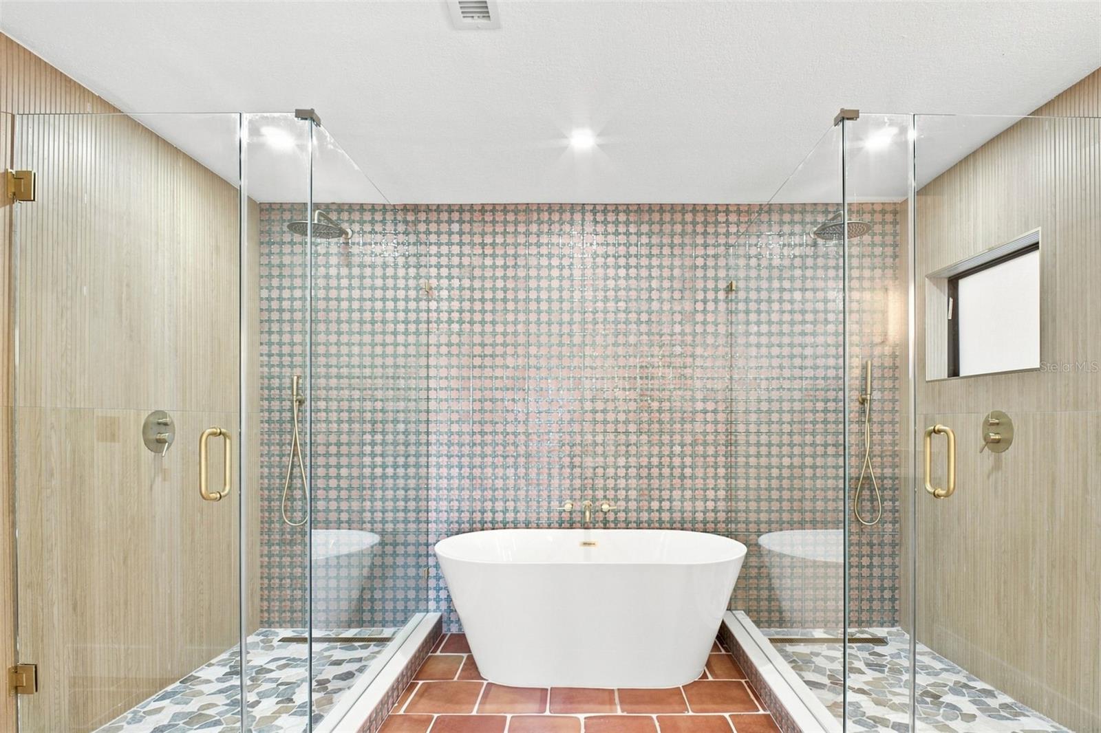 15918 REDINGTON DR — photo 32