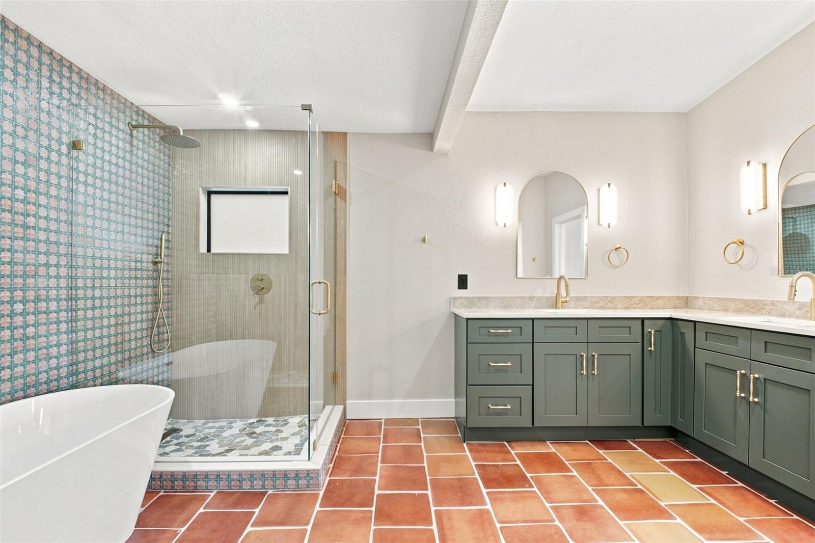 15918 REDINGTON DR — photo 34