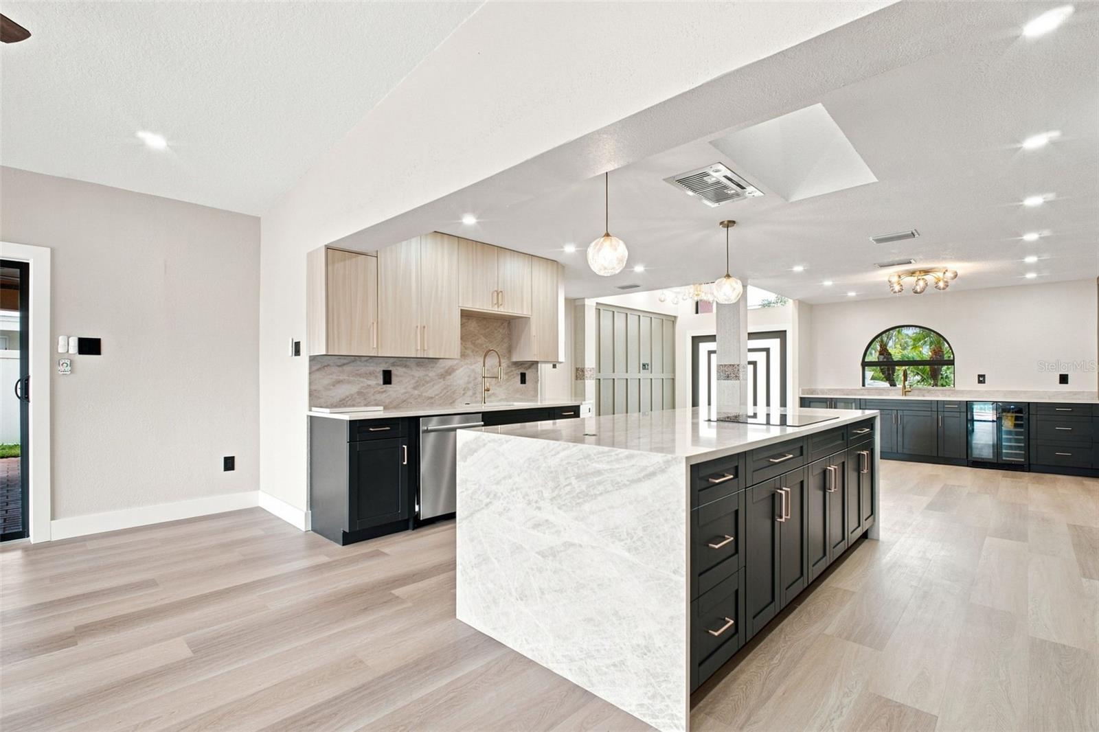 15918 REDINGTON DR — photo 18