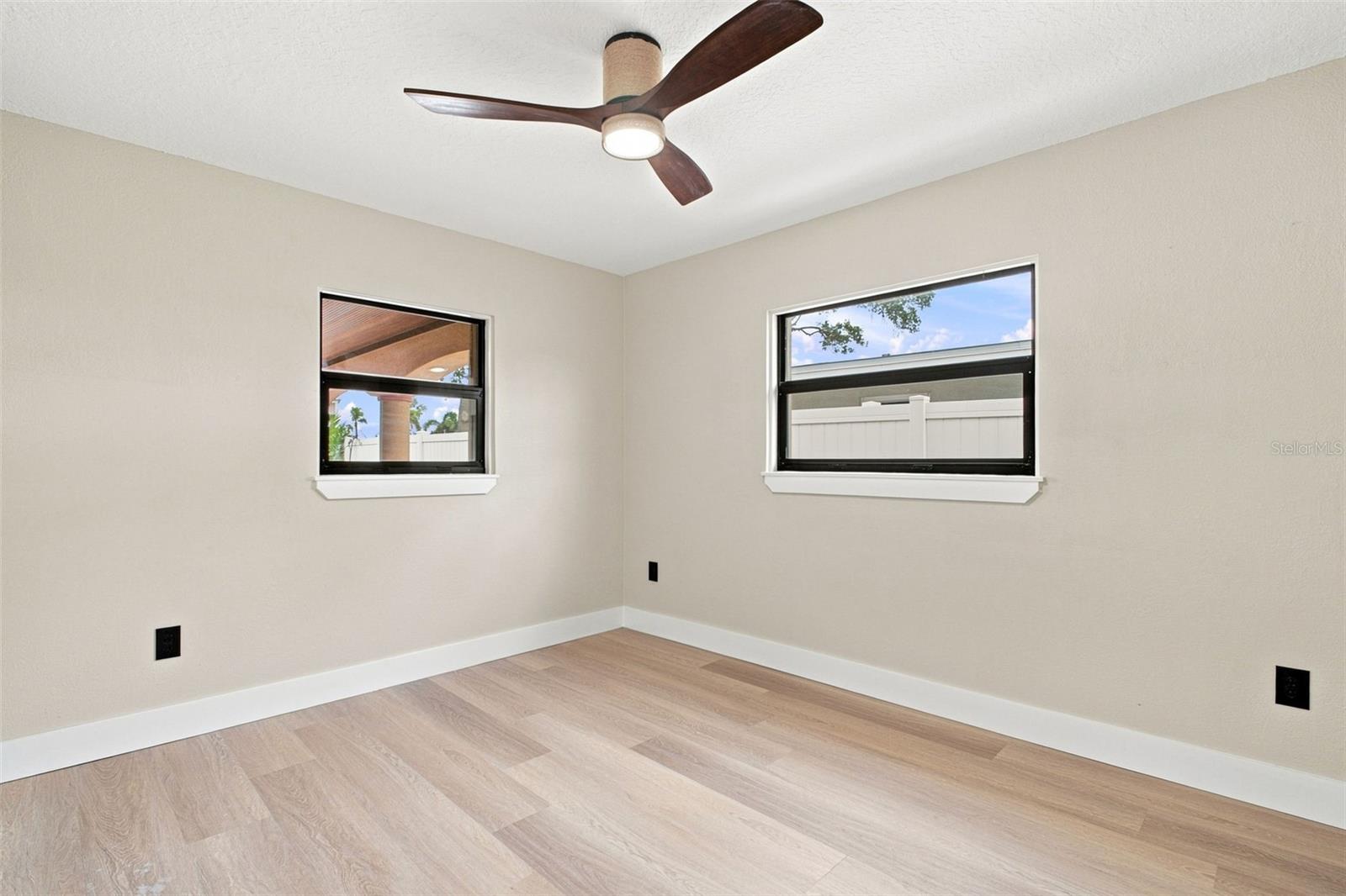 15918 REDINGTON DR — photo 36