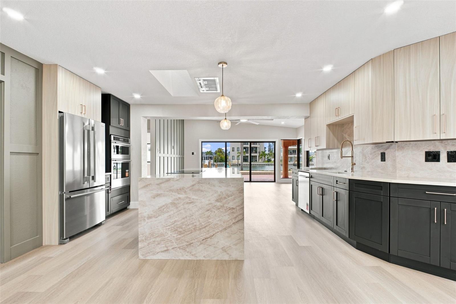 15918 REDINGTON DR — photo 16