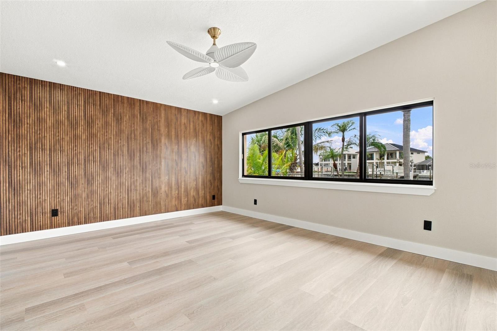 15918 REDINGTON DR — photo 27