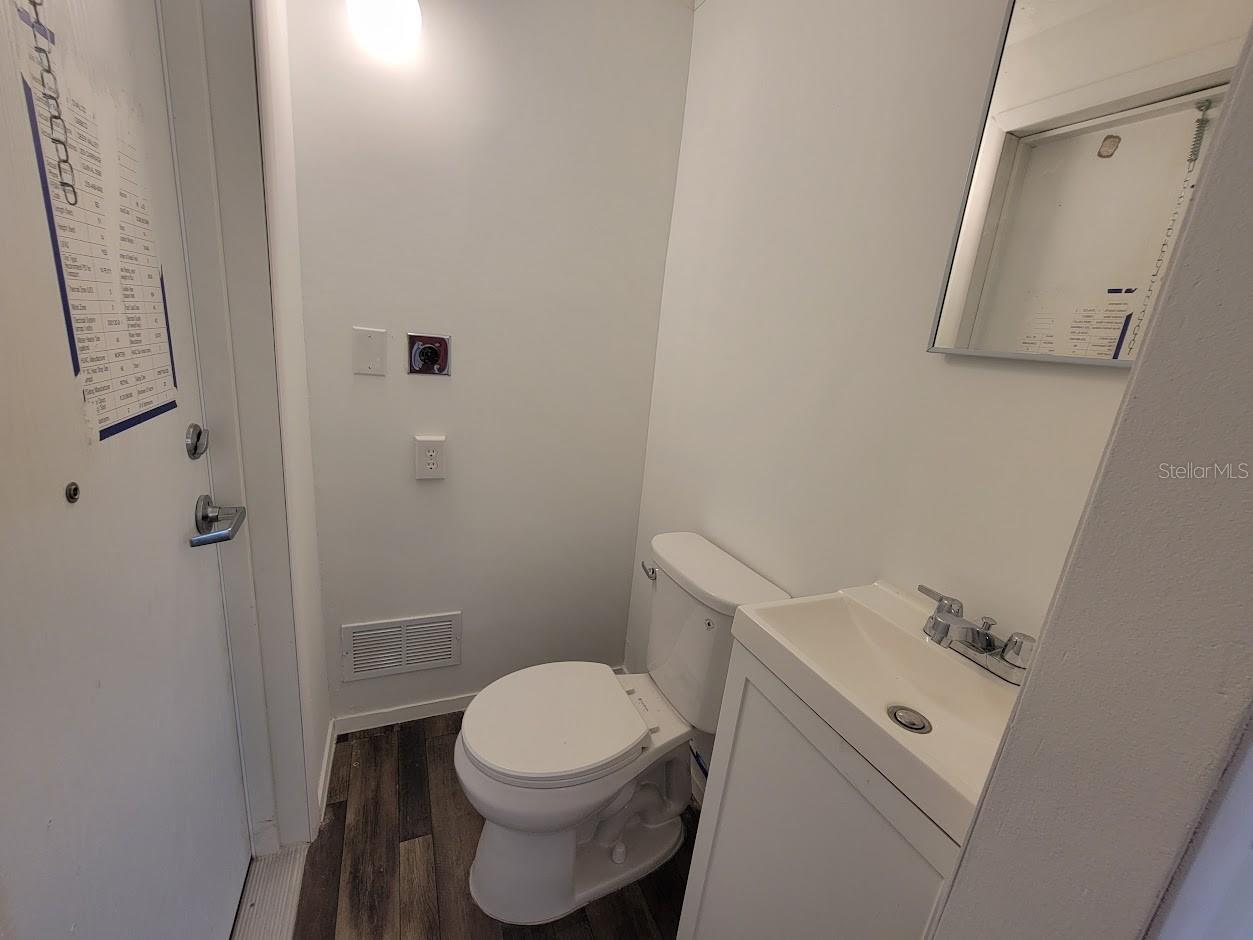 5700 HOLIDAY PARK BLVD — photo 27