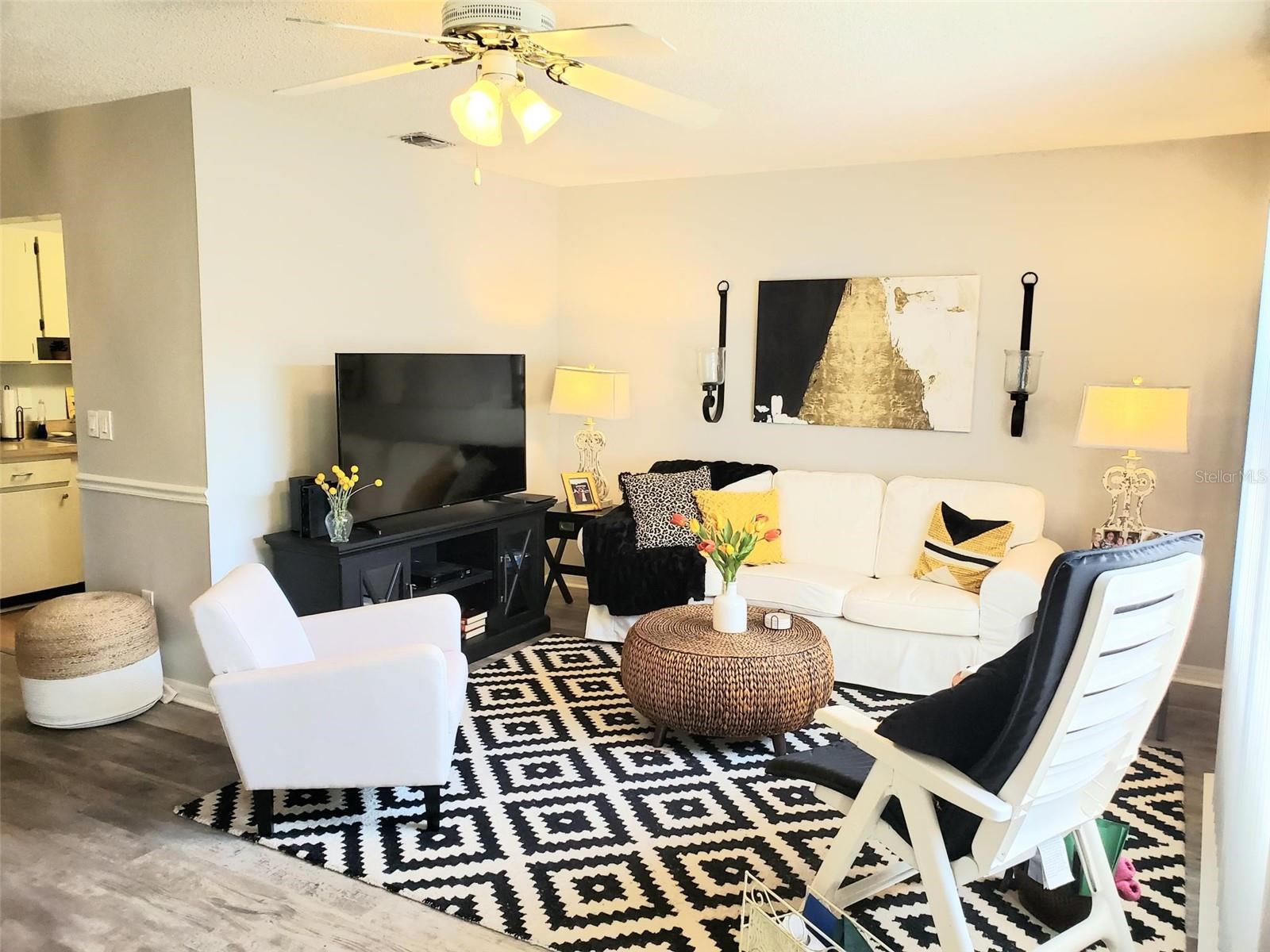 2210 GREENHAVEN DR #375 — photo 3