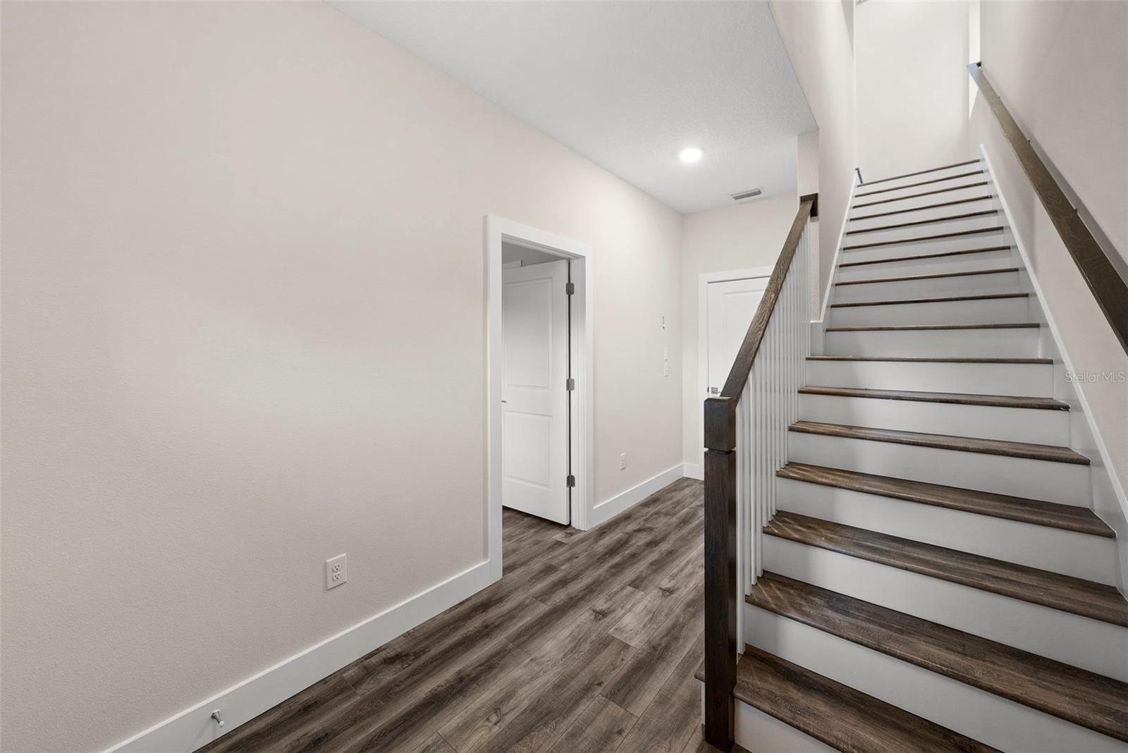 3122 W AZEELE ST #3 — photo 8