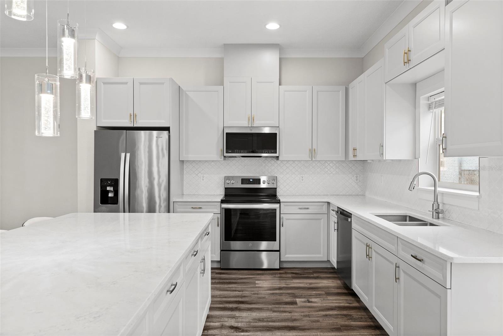 3122 W AZEELE ST #3 — photo 10