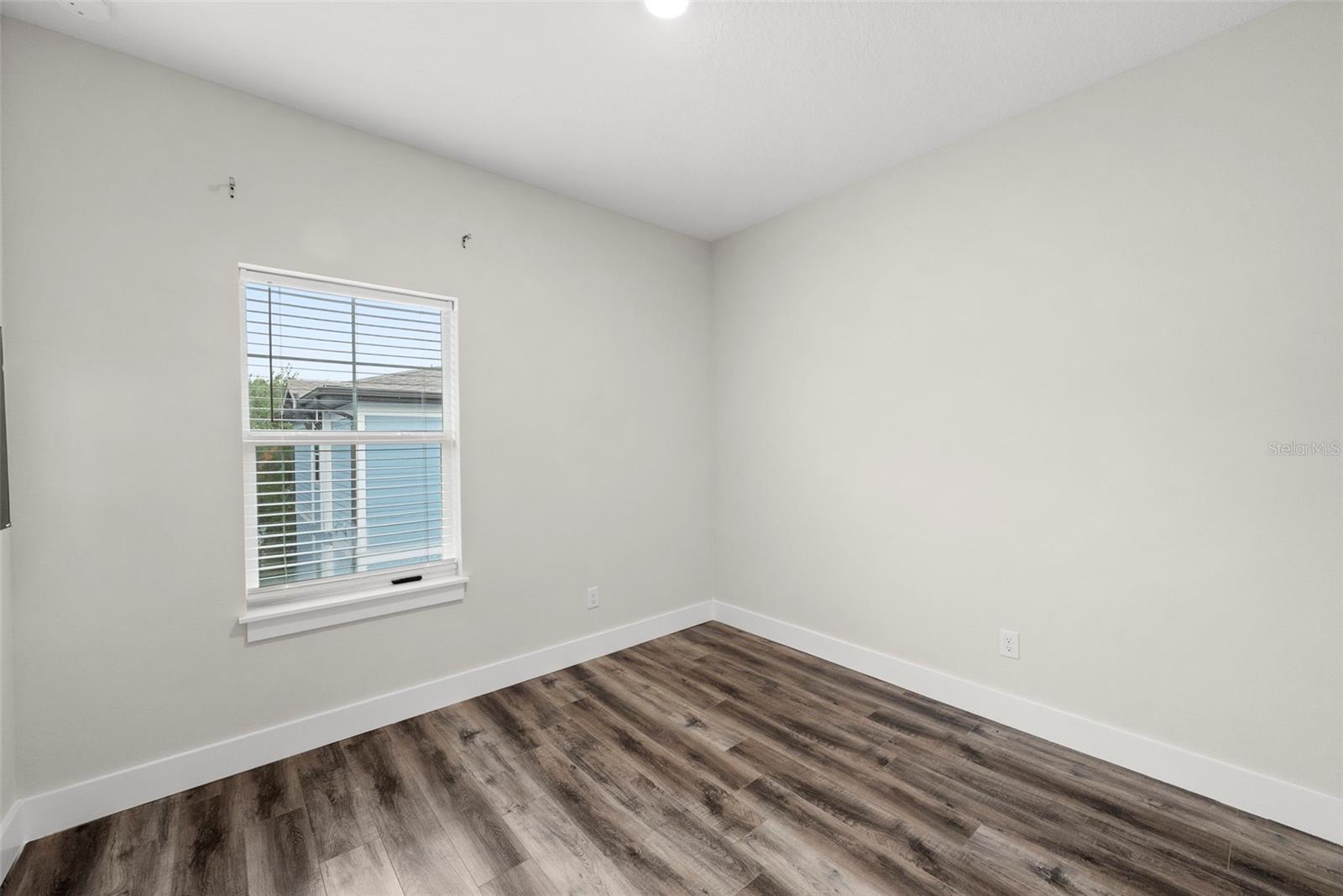 3122 W AZEELE ST #3 — photo 32
